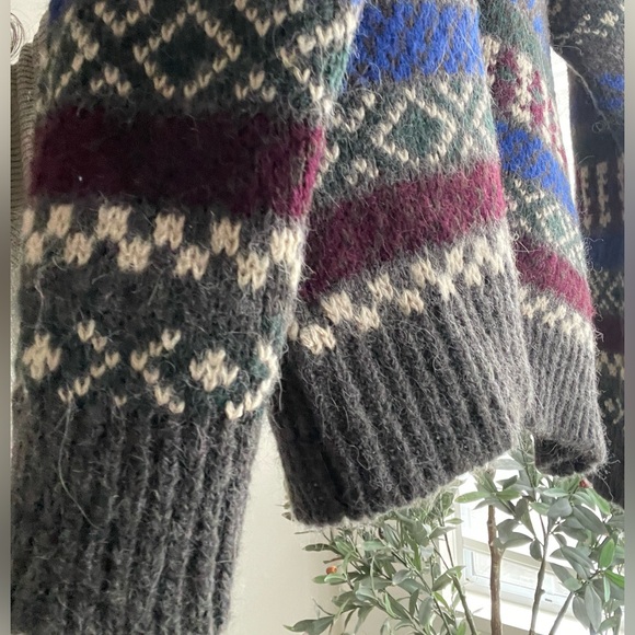 Patterned Sweater - Picture 5 of 10